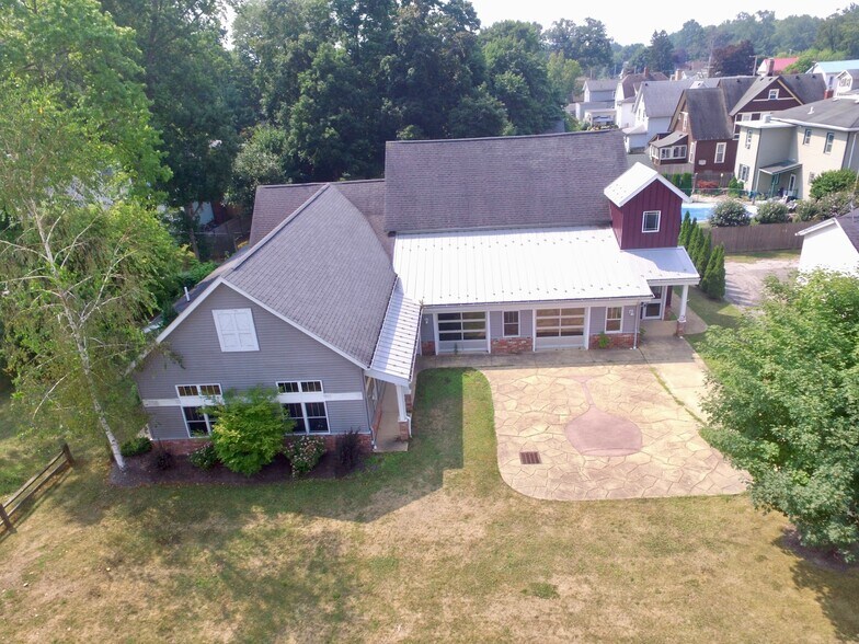 135 S Eagle St, Geneva, OH à vendre - Photo de l’immeuble – Image 3 sur 30