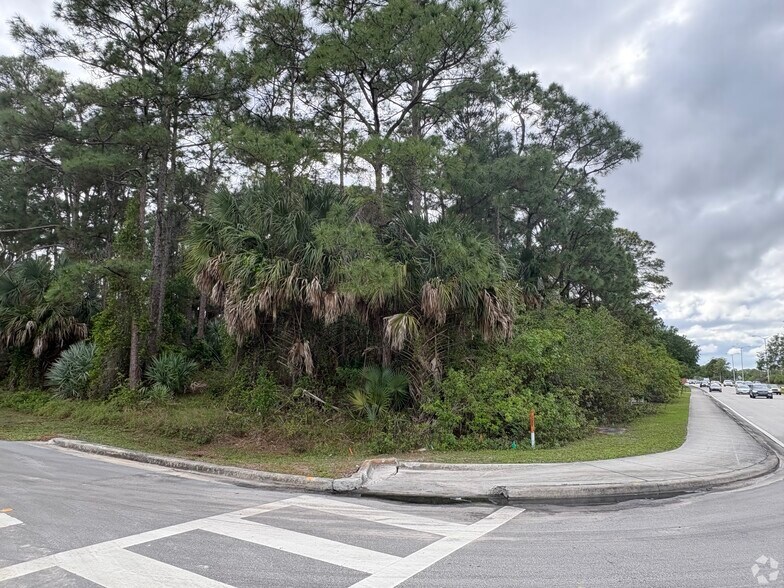 1144 SW Gatlin Blvd, Port Saint Lucie, FL à vendre - Photo de l’immeuble – Image 2 sur 2