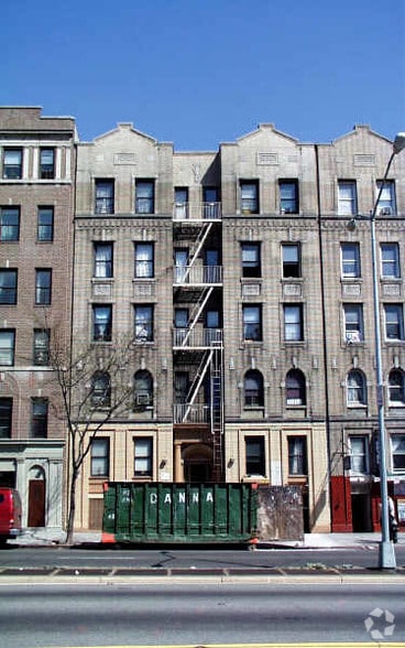 2250 Grand Concourse, Bronx, NY à louer - Photo de l’immeuble – Image 2 sur 3