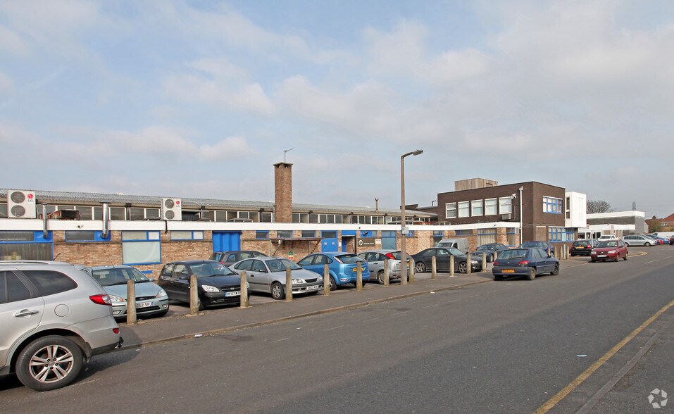 Petersfield Ave, Slough à vendre - Photo de l’immeuble – Image 2 sur 9