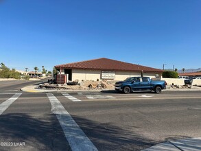 1945 Mesquite Ave, Lake Havasu City, AZ à louer Photo de l’immeuble– Image 1 sur 31