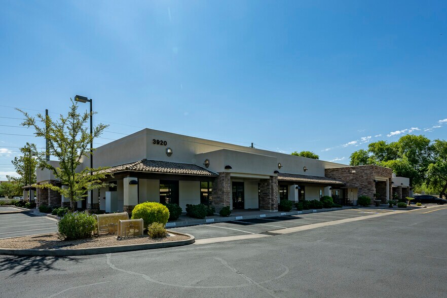 3920 S Rural Rd, Tempe, AZ à louer - Photo de l’immeuble – Image 3 sur 13
