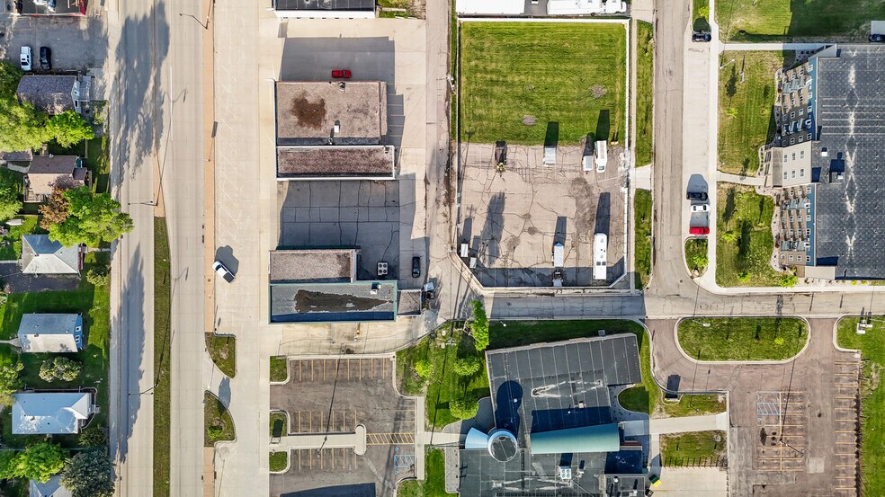 128 1st W ave, West Fargo, ND à vendre - Photo de l’immeuble – Image 2 sur 5