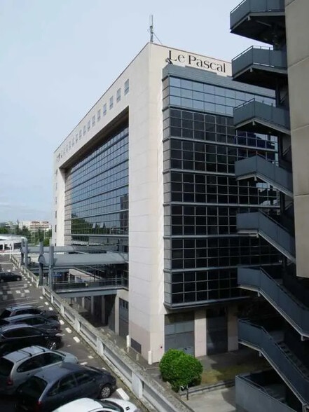 Bureau dans Créteil à louer - Photo de l’immeuble – Image 1 sur 4
