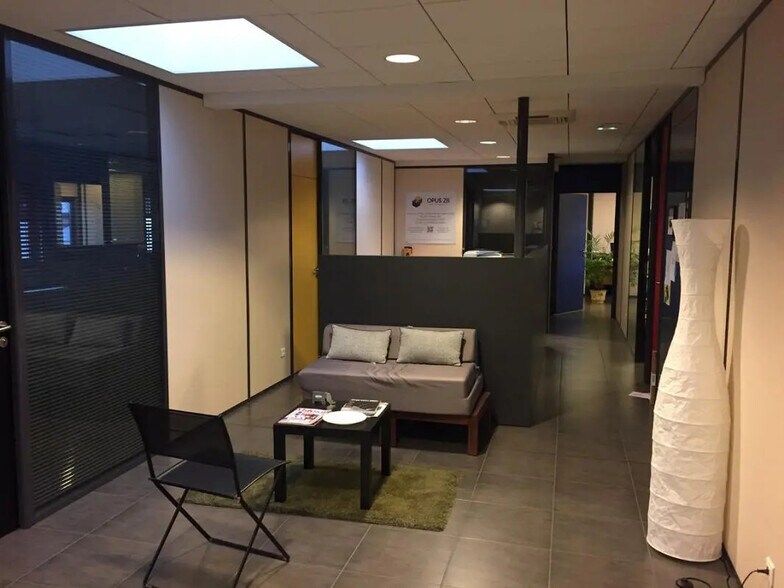 Bureau dans Messimy à louer - Photo de l’immeuble – Image 1 sur 5