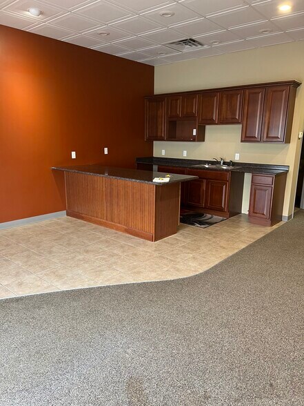 265 E Bell Dr, Warsaw, IN à louer - Photo intérieure – Image 2 sur 11