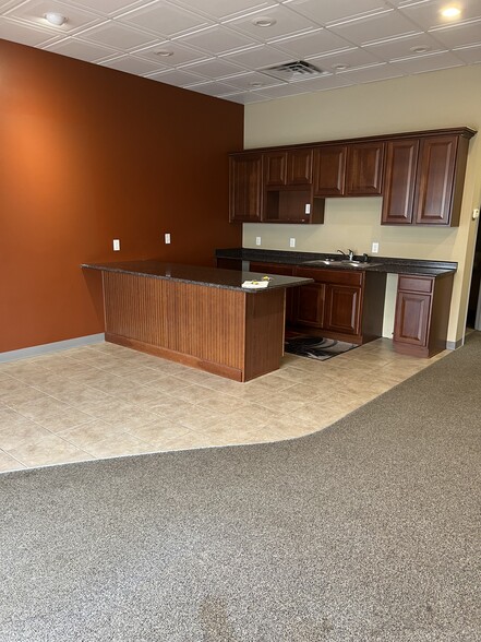 265 E Bell Dr, Warsaw, IN à louer - Photo intérieure – Image 2 sur 11