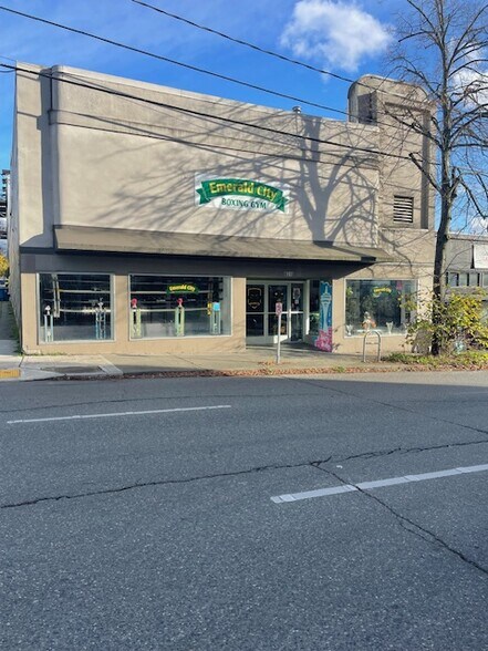 6516 NE Roosevelt Way, Seattle, WA à louer - Photo de l’immeuble – Image 2 sur 7