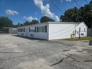 817 W Bobo Newsom Hwy, Hartsville, SC à louer Photo de l’immeuble– Image 2 sur 11