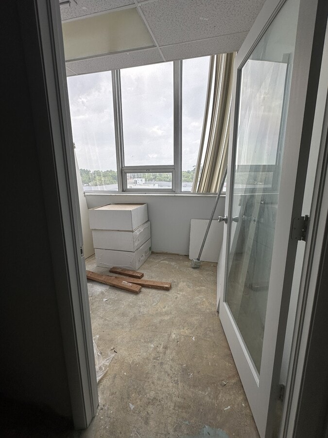 2455 E Sunrise Blvd, Fort Lauderdale, FL 33304 - Lot Full Floor -  - Photo intérieure - Image 1 of 38