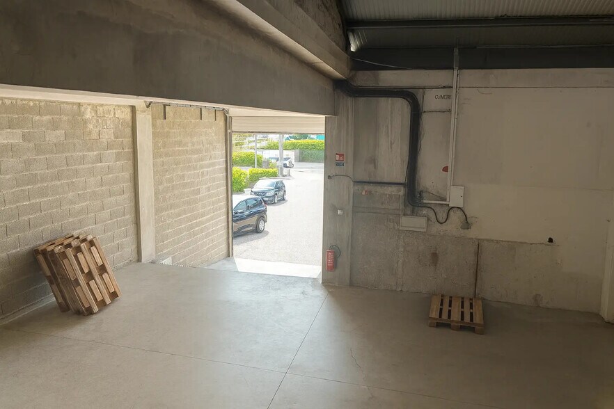 Industriel/Logistique dans Annecy à louer - Photo de l’immeuble – Image 3 sur 9