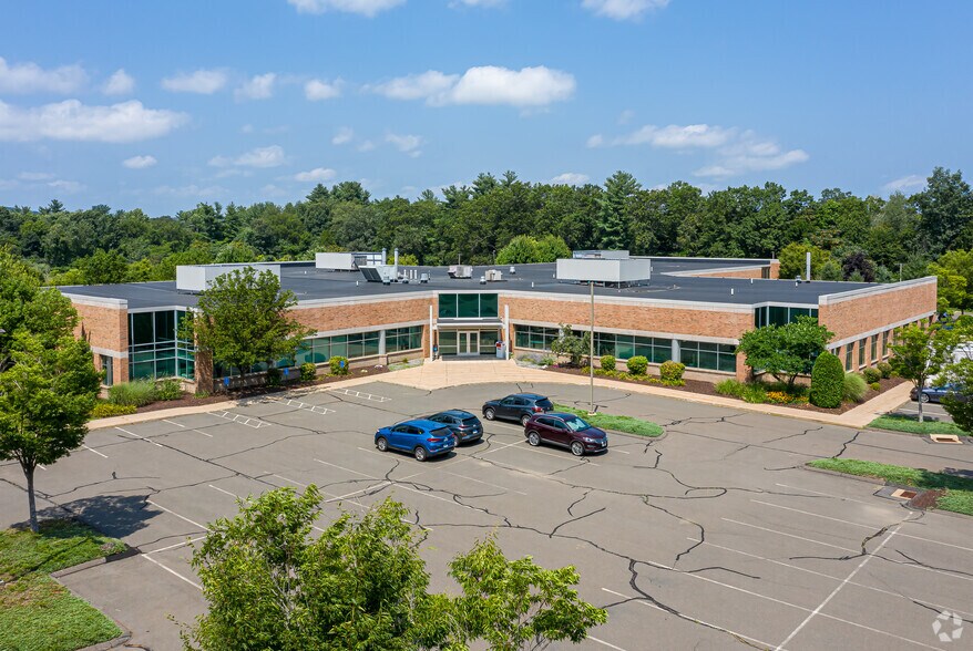 21 Griffin Rd N, Windsor, CT à louer - Photo principale – Image 1 sur 5
