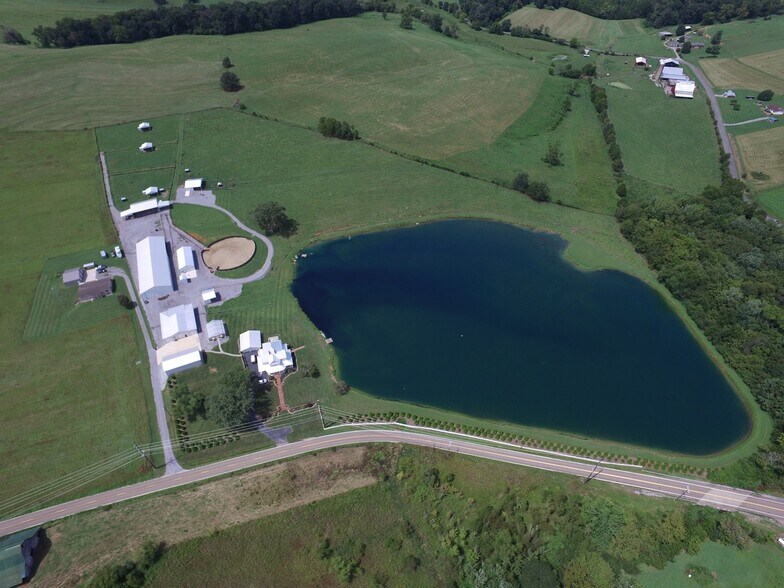 1917 Valley Home Rd, Dandridge, TN à vendre - Photo de l’immeuble – Image 2 sur 99