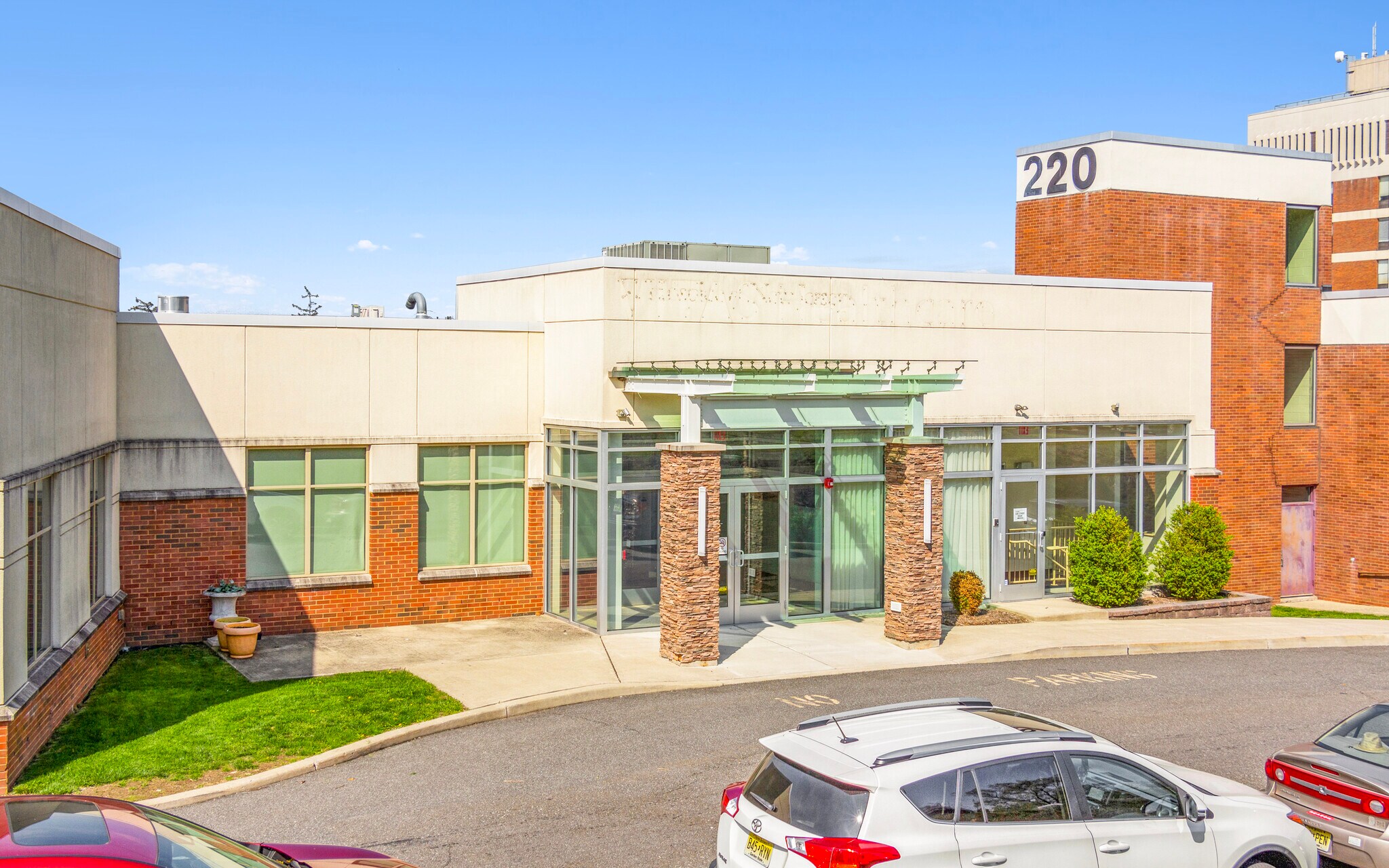 220 Hamburg Tpke, Wayne, NJ à vendre Photo principale– Image 1 sur 10