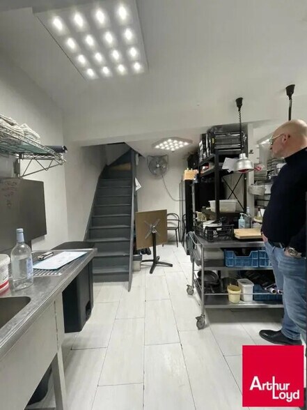 Local commercial dans Reims à louer - Photo de l’immeuble – Image 2 sur 7