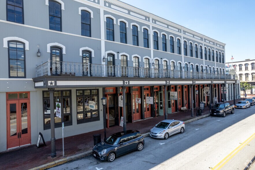 2215 Strand St, Galveston, TX à louer - Photo de l’immeuble – Image 2 sur 7