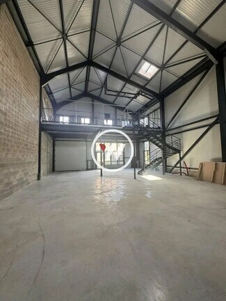 Plus de détails pour Local d'activités à louer