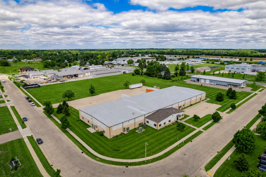 621 Gateway Dr, Milton, WI à louer - Photo de l’immeuble – Image 1 sur 7
