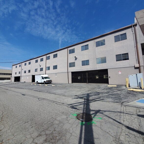 1405 N San Fernando Blvd, Burbank, CA à louer - Photo de l’immeuble – Image 3 sur 9