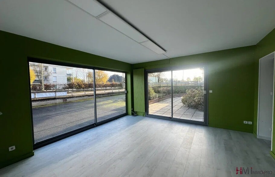 Local commercial dans Bois-Guillaume à vendre - Photo de l’immeuble – Image 3 sur 15