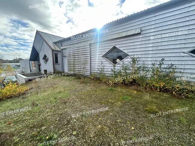 Plus de détails pour Local d'activités à louer