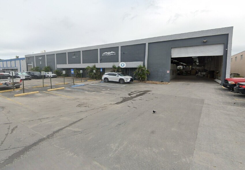13185 NW 47th Ave, Opa-locka, FL à vendre - Photo de l’immeuble – Image 1 sur 3