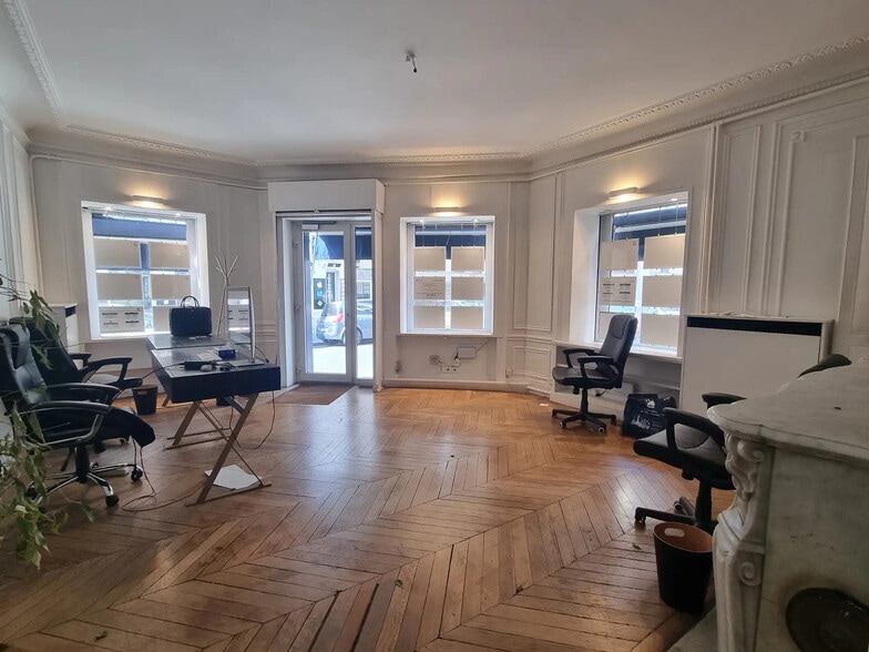 Local commercial dans Paris à vendre - Photo de l’immeuble – Image 2 sur 7
