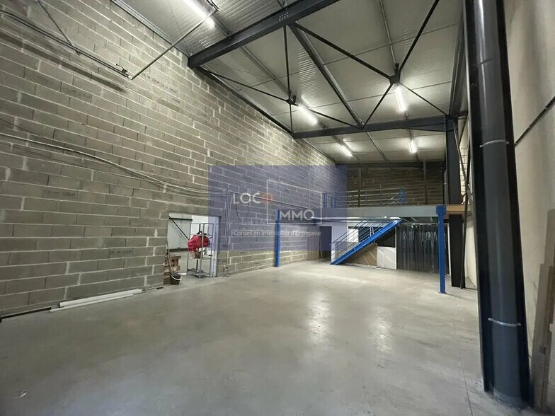 Local d’activités dans Gradignan à louer - Photo de l’immeuble – Image 3 sur 12