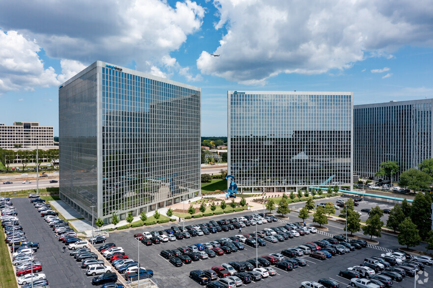 8770 W Bryn Mawr Ave, Chicago, IL à louer - Photo de l’immeuble – Image 1 sur 5