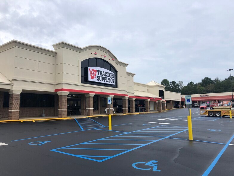2710a Gentry Memorial Hwy, Pickens, SC à louer - Photo de l’immeuble – Image 3 sur 5