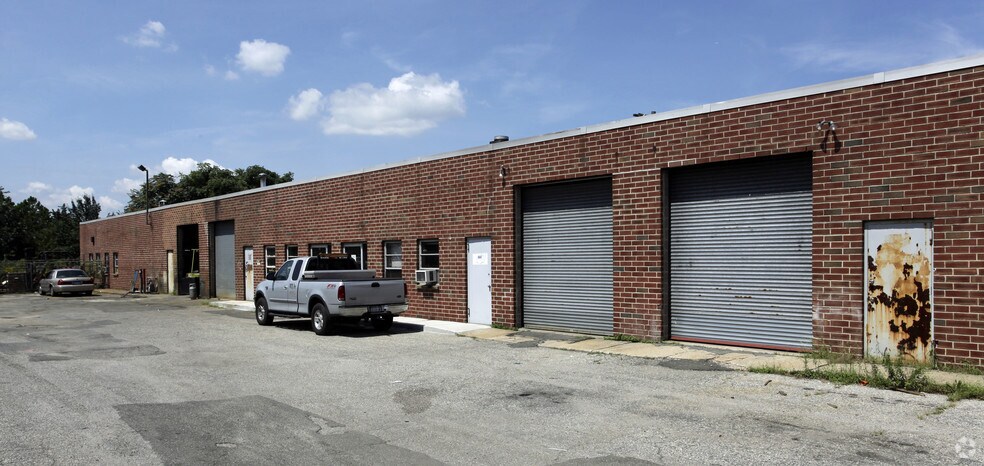 172 Cabot St, West Babylon, NY à louer - Photo de l’immeuble – Image 2 sur 33