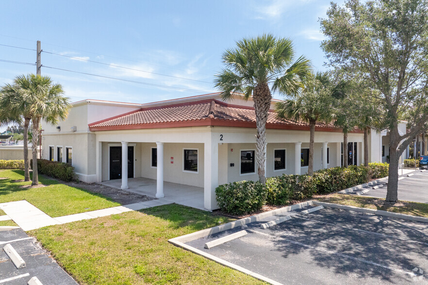 8771 College Pky, Fort Myers, FL à louer - Photo de l’immeuble – Image 3 sur 7