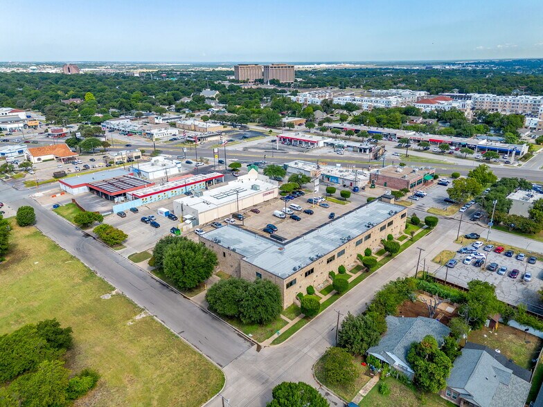 5801 Curzon Ave, Fort Worth, TX à louer - Photo de l’immeuble – Image 3 sur 30