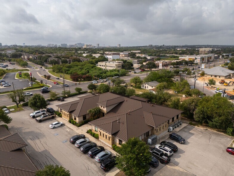 10007 Huebner Rd, San Antonio, TX à vendre - Photo de l’immeuble – Image 3 sur 20
