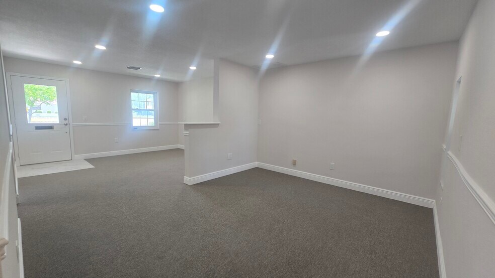 2300 W Bay Dr, Largo, FL à louer - Photo intérieure – Image 3 sur 10