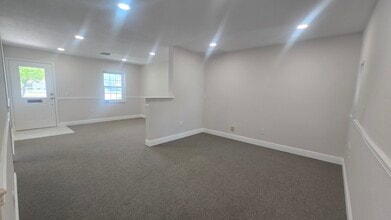 2300 W Bay Dr, Largo, FL à louer Photo intérieure– Image 2 sur 9