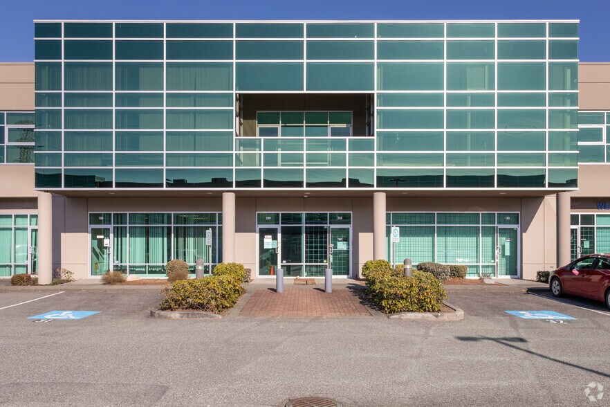 21320 Gordon Way, Richmond, BC à louer - Photo de l’immeuble – Image 2 sur 4
