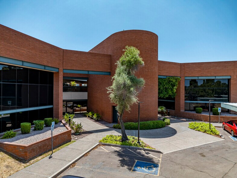 9201 N 25th Ave, Phoenix, AZ à louer - Photo de l’immeuble – Image 2 sur 5
