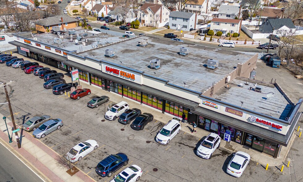 957-979 Nassau Rd, Uniondale, NY à vendre - Photo de l’immeuble – Image 2 sur 13