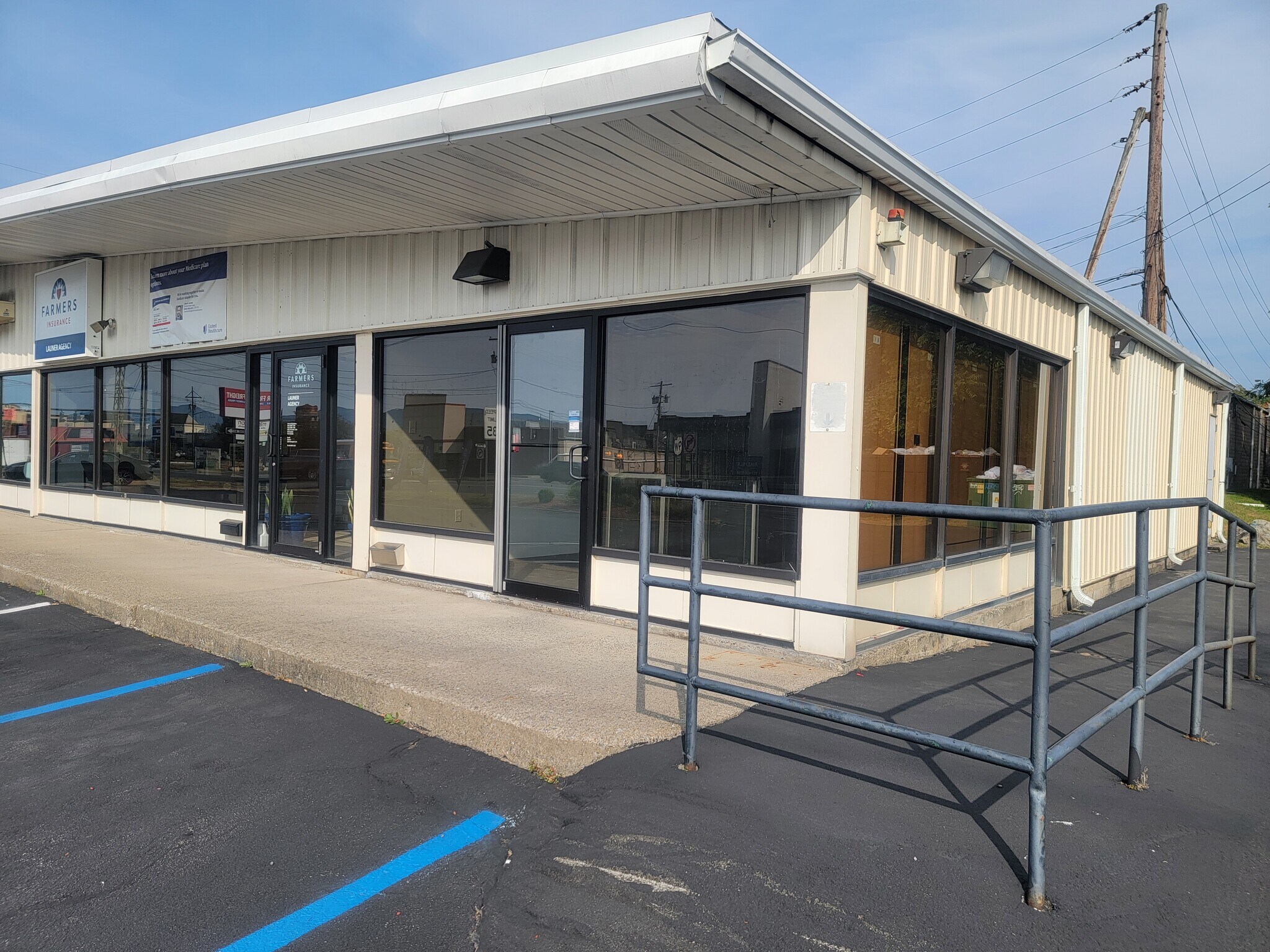 1104 Ulster Ave, Kingston, NY à louer Photo de l’immeuble– Image 1 sur 3