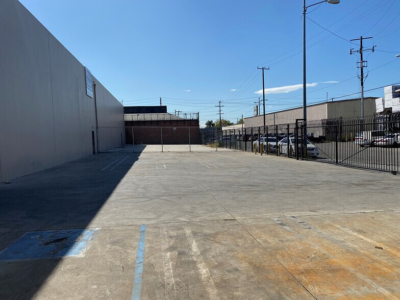 7020 Stanford Ave, Los Angeles, CA à vendre - Photo de l’immeuble – Image 3 sur 6