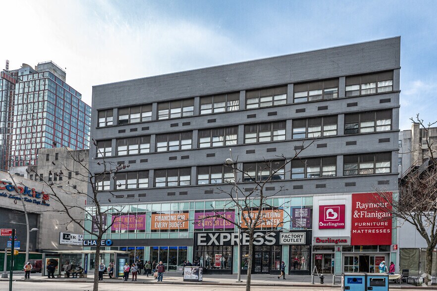 490 Fulton St, Brooklyn, NY à louer - Photo de l’immeuble – Image 3 sur 11