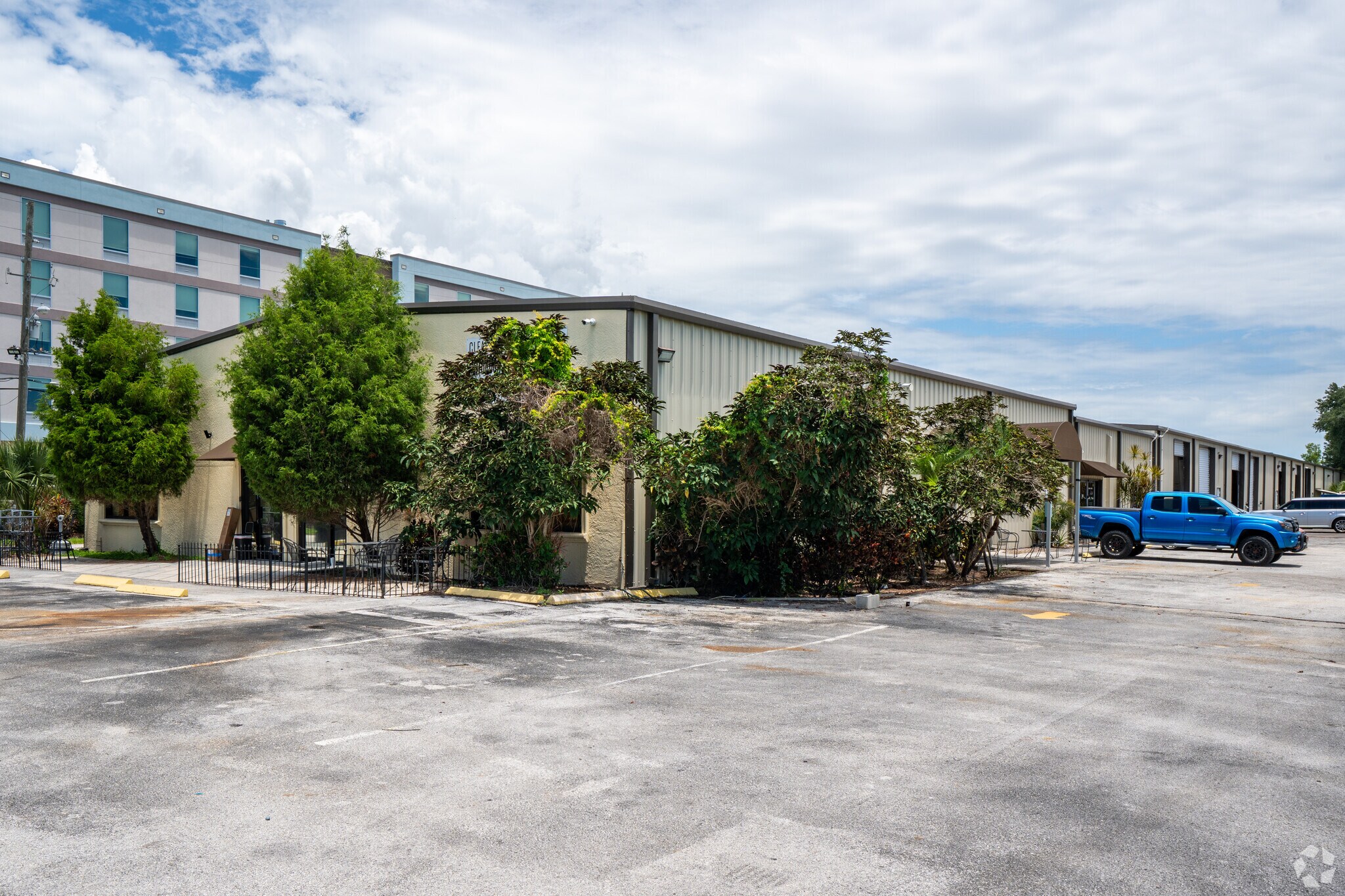 4455 Ulmerton Rd, Clearwater, FL à louer Photo de l’immeuble– Image 1 sur 8