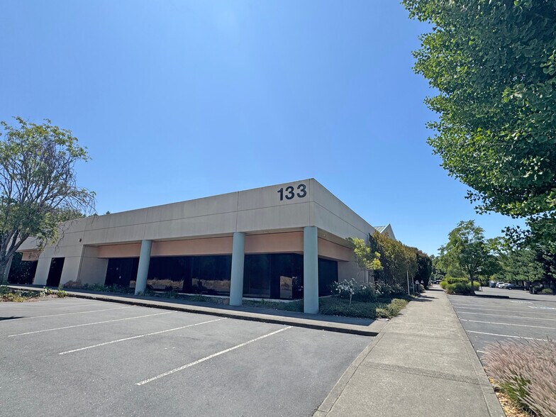 133 Aviation Blvd, Santa Rosa, CA à louer - Photo de l’immeuble – Image 1 sur 5