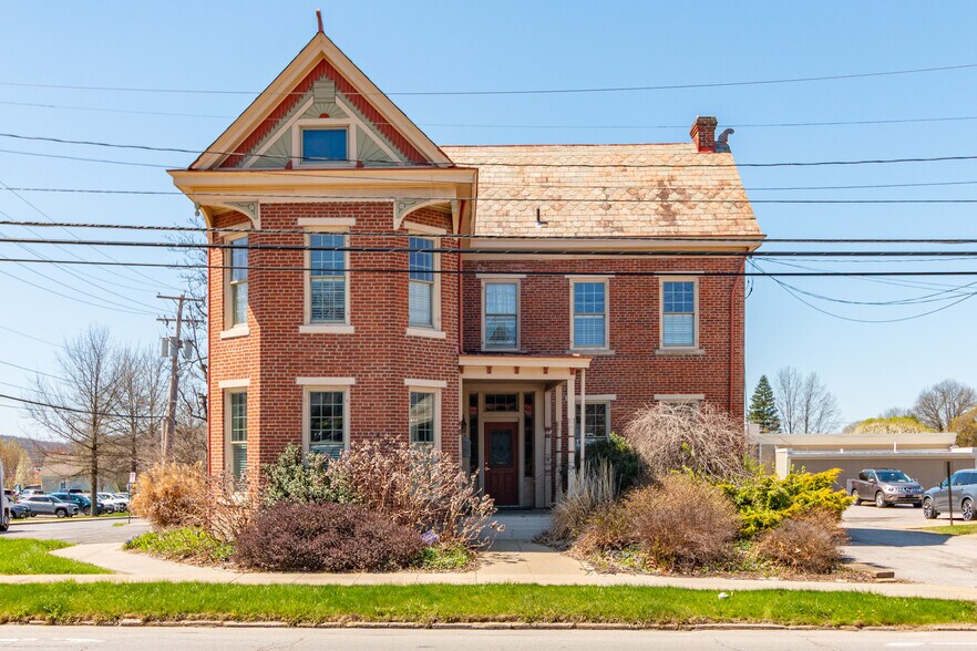 323 S Main St, Zelienople, PA à louer - Photo de l’immeuble – Image 1 sur 47