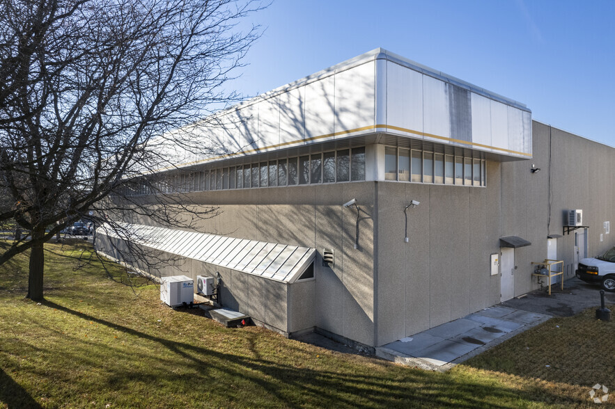 180 W Beaver Creek Rd, Richmond Hill, ON à louer - Photo de l’immeuble – Image 3 sur 6