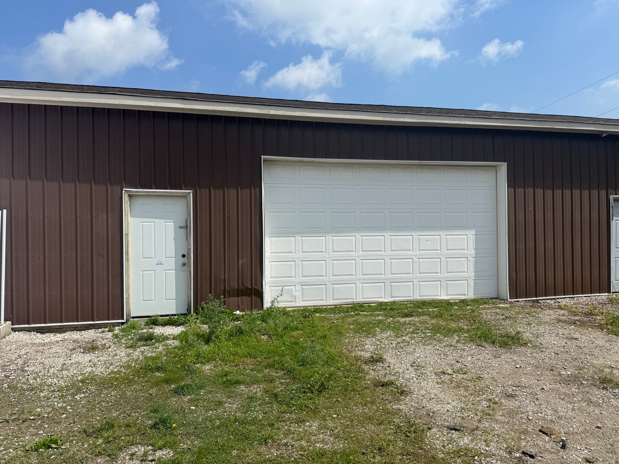 137 S Production Dr, Avon, IN à louer Photo de l’immeuble– Image 1 sur 4