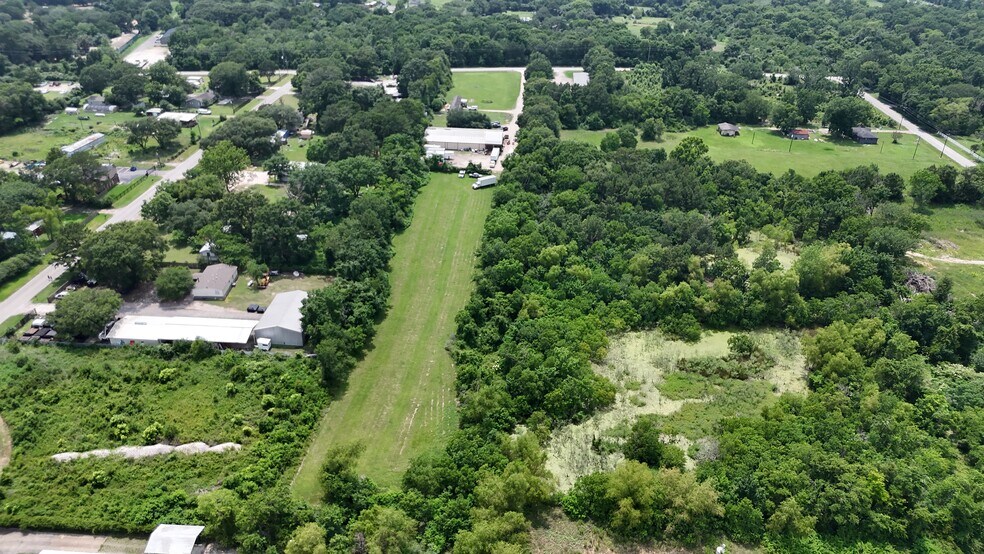 27930 Calvert Rd, Tomball, TX à vendre - Photo de l’immeuble – Image 2 sur 3