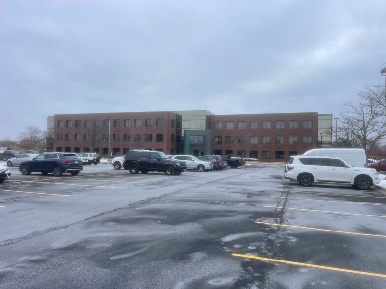 900 S Frontage Rd, Woodridge, IL à louer - Photo de l’immeuble – Image 2 sur 15