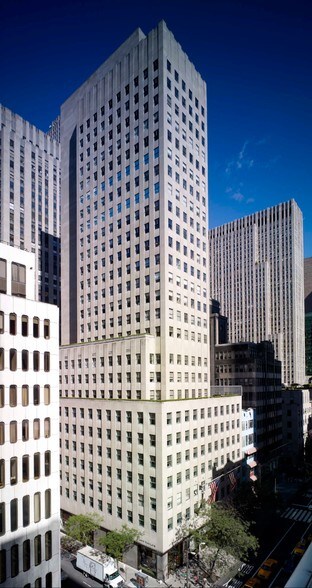 600 Fifth Ave, New York, NY à louer - Photo de l’immeuble – Image 2 sur 12